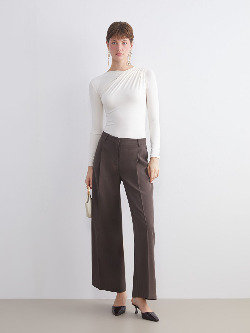 Kahverengi Loose Fit Geniş Paça Kadın Pileli Pantolon