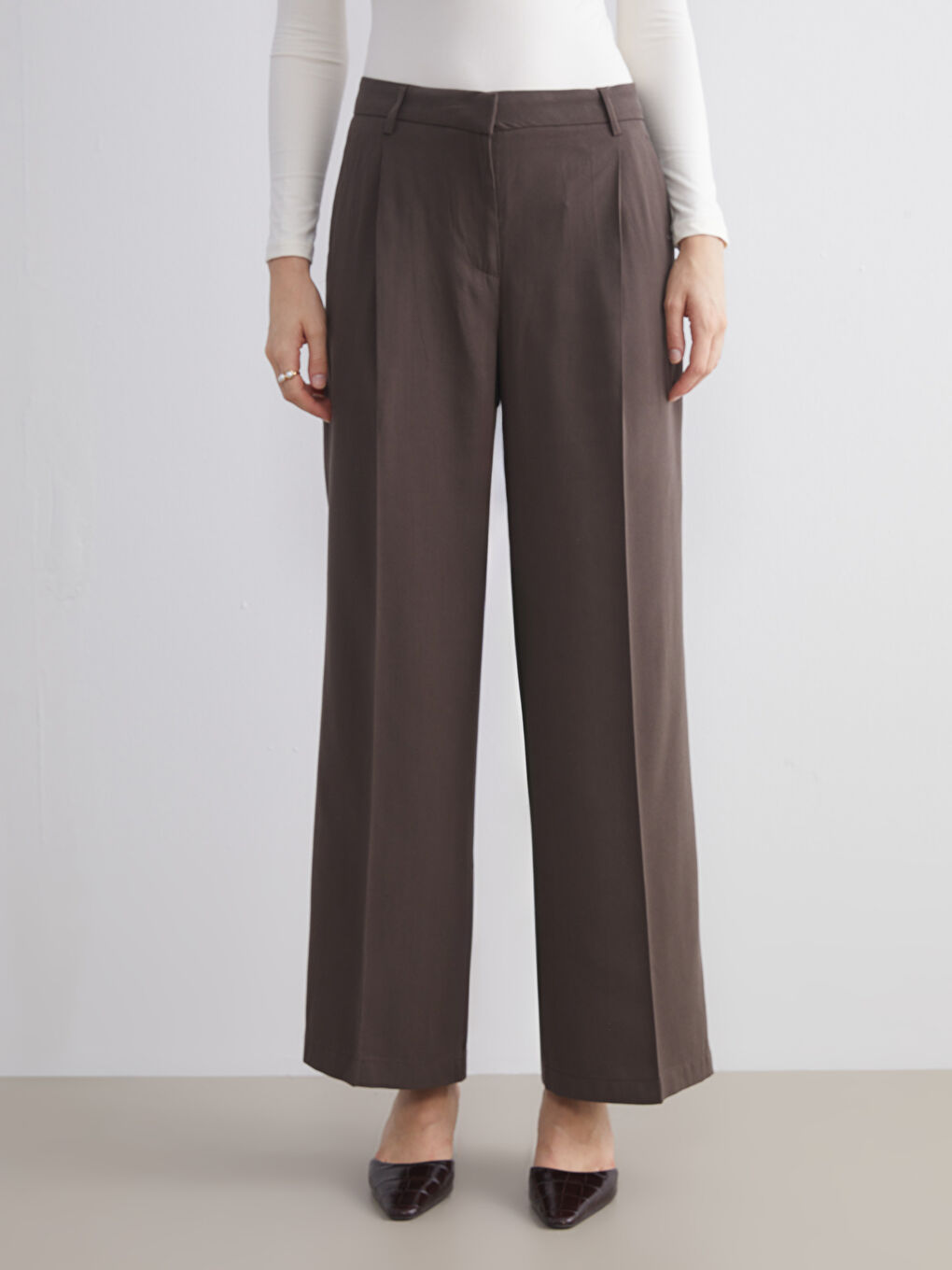 Kahverengi Loose Fit Geniş Paça Kadın Pileli Pantolon-2