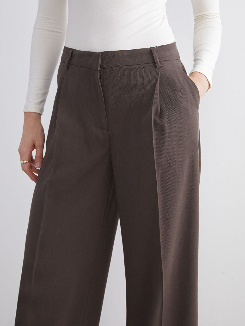 Kahverengi Loose Fit Geniş Paça Kadın Pileli Pantolon-3