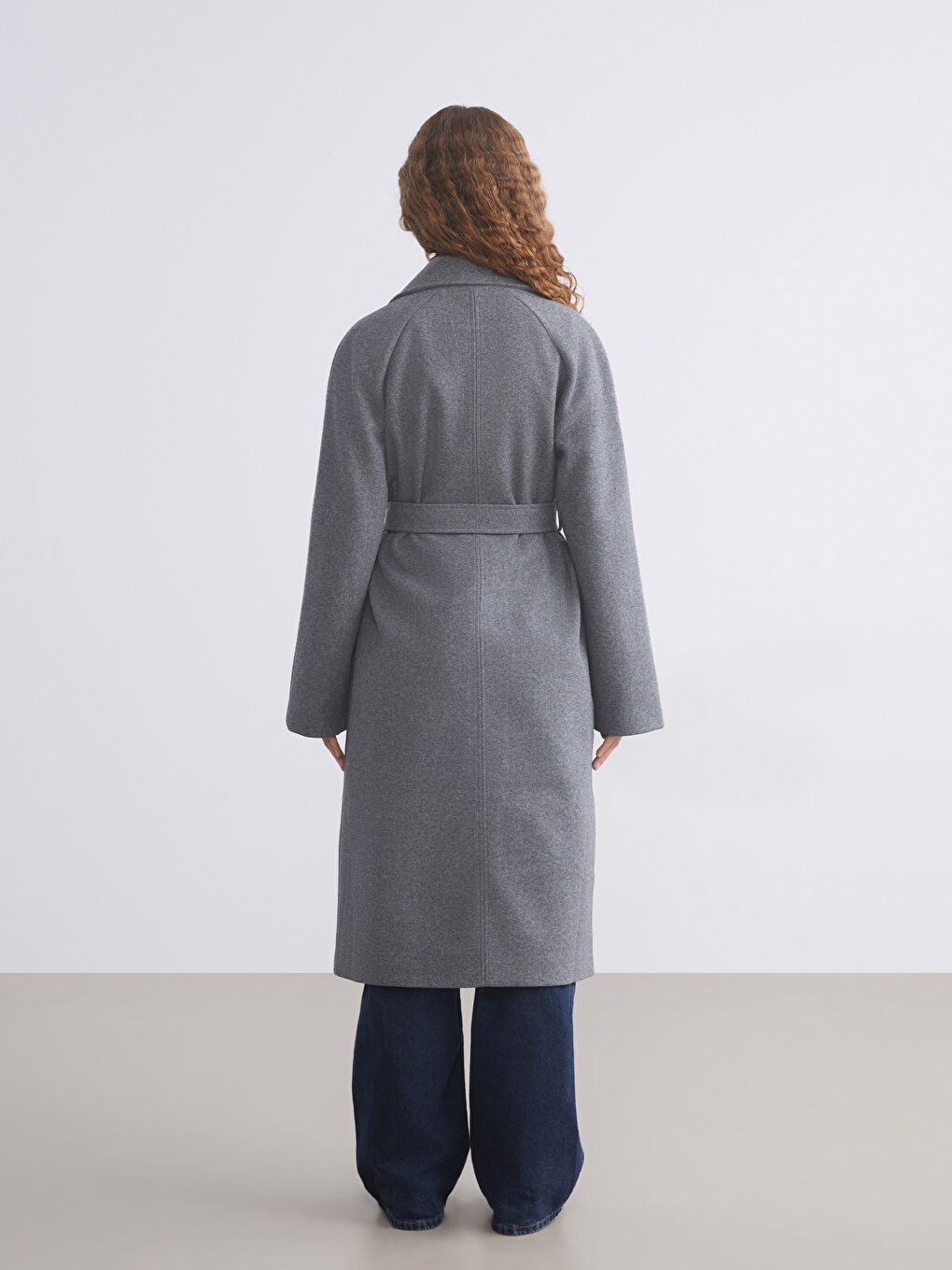 Gri Beli Kemerli Kruvaze Yaka Kadın Kaşe Kaban-4