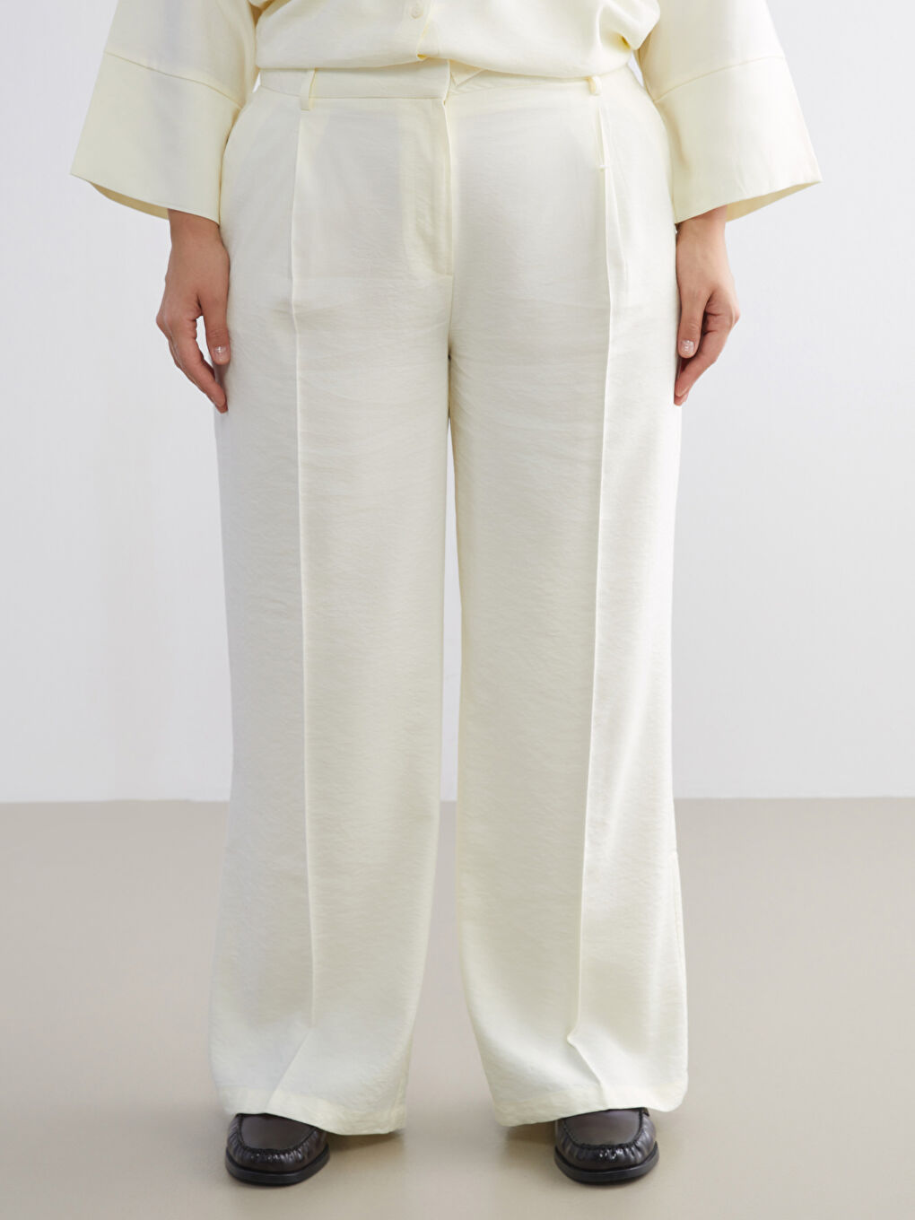 Loose Fit Wide Leg Women's Pleated Trousers-5