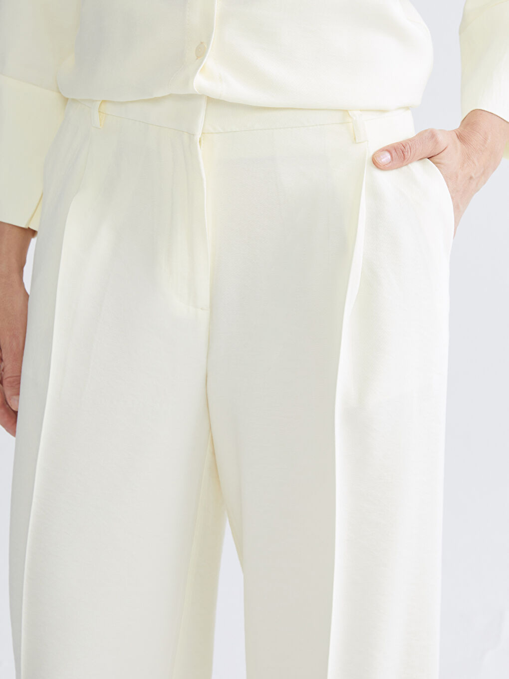 Loose Fit Wide Leg Women's Pleated Trousers-3