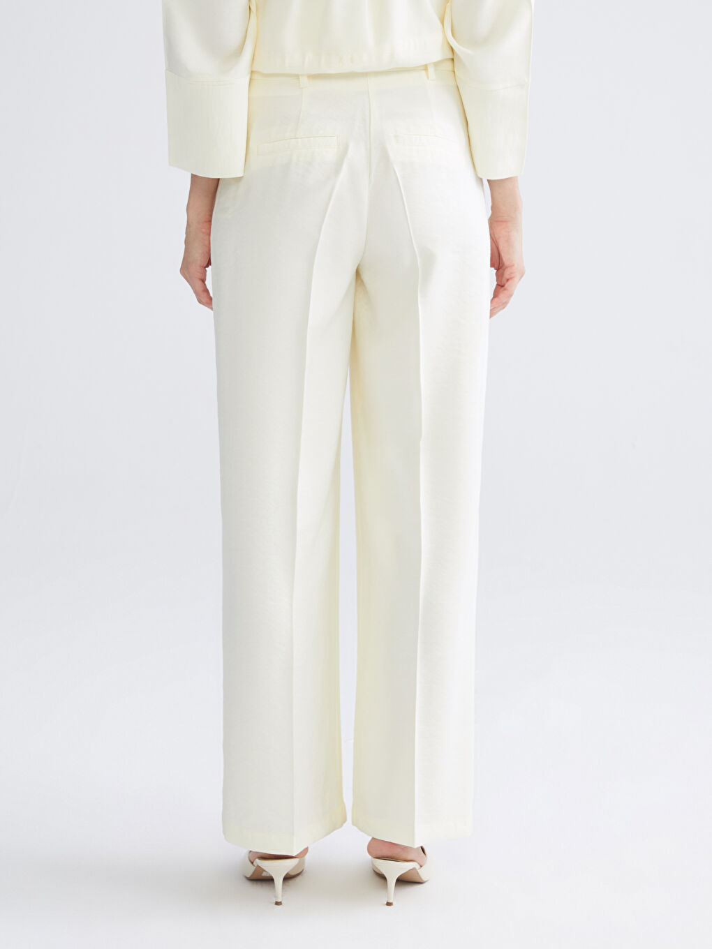 Loose Fit Wide Leg Women's Pleated Trousers-4
