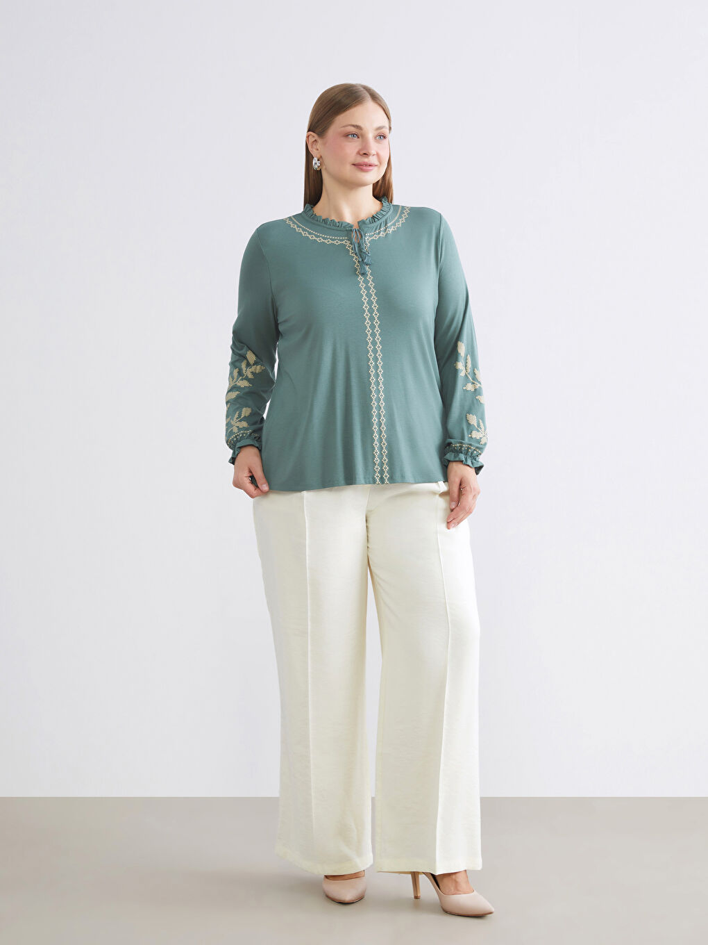 Yeşil Fırfırlı Bağlamalı Yaka Desenli Bluz-5