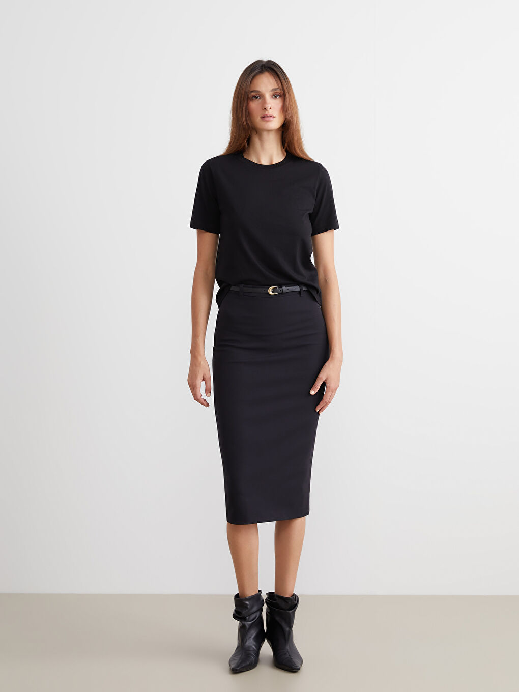 Siyah Bisiklet Yaka Kadın Tişört-1