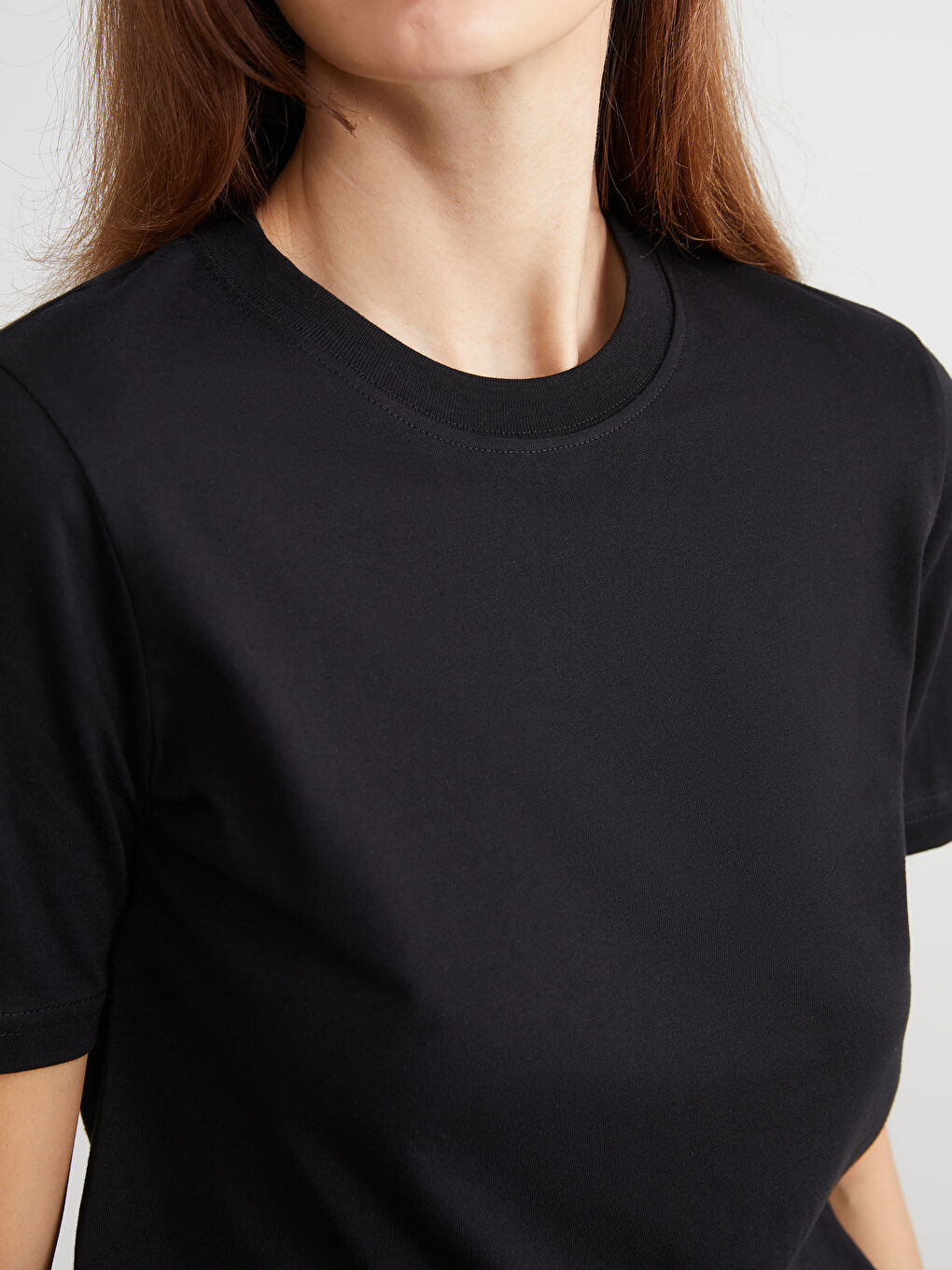 Siyah Bisiklet Yaka Kadın Tişört-2