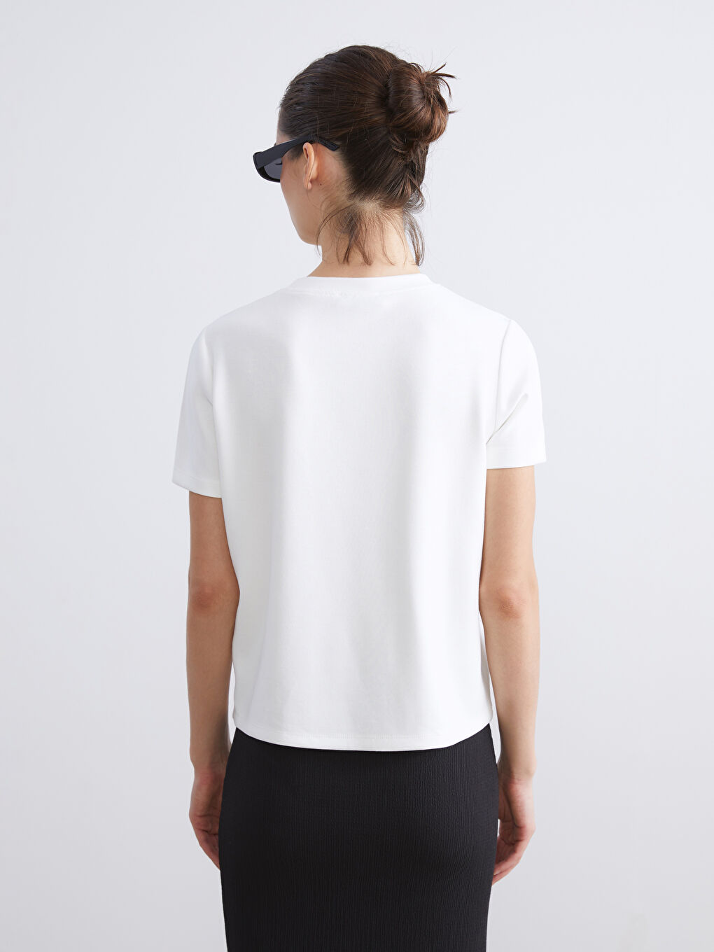 Ekru Bisiklet Yaka Kadın Tişört-2