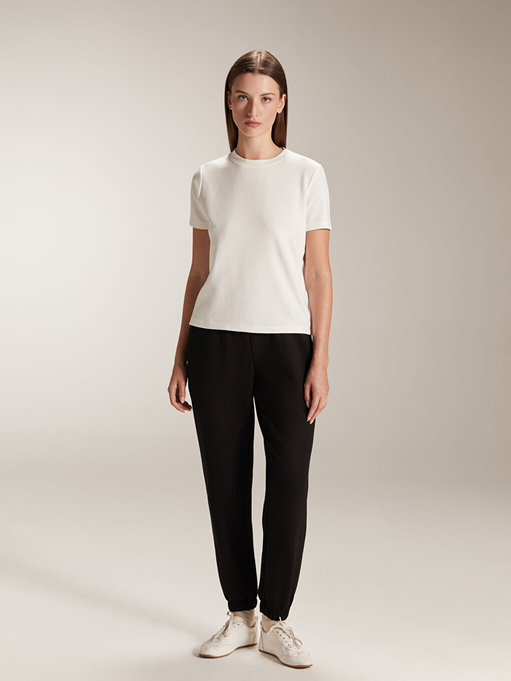 Ekru Bisiklet Yaka Kadın Tişört-1