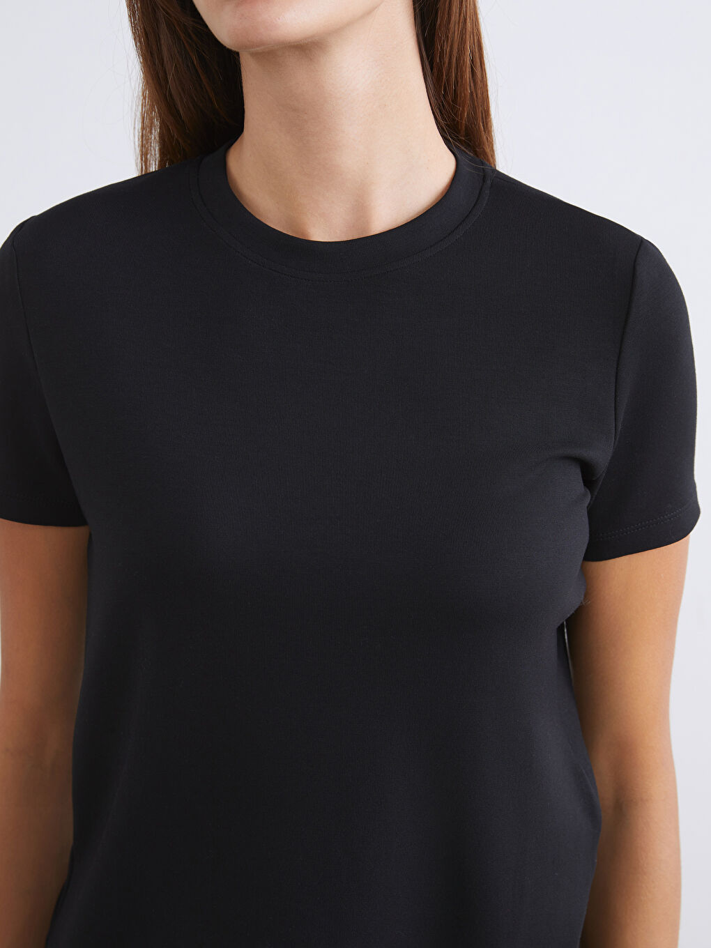 Siyah Bisiklet Yaka Kadın Tişört-4