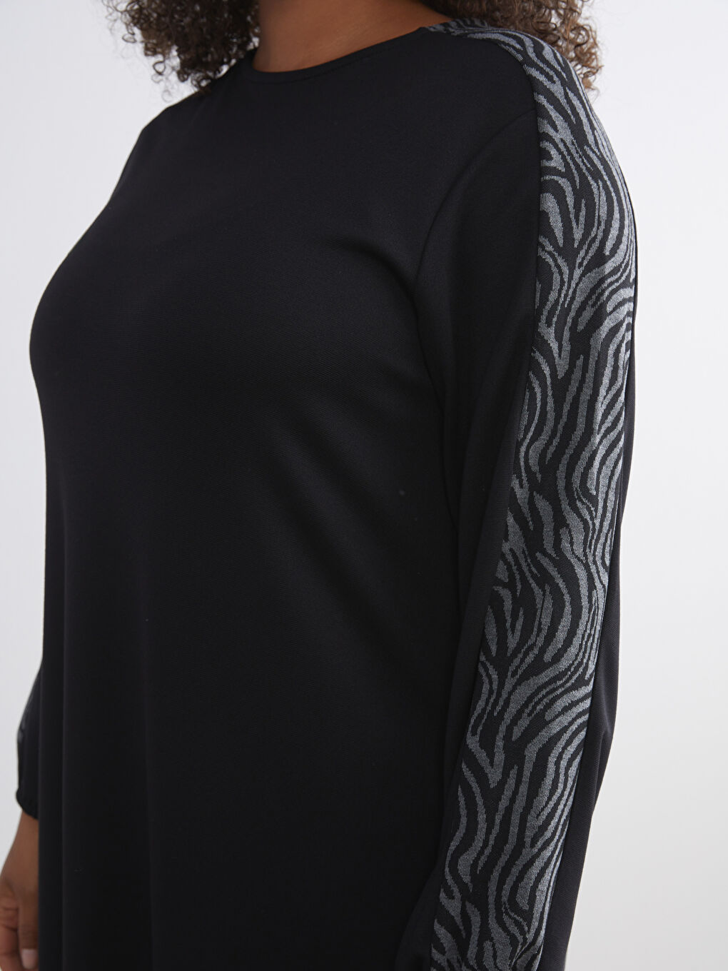 Siyah Büyük Beden Bisiklet Yaka Desenli Elbise-6