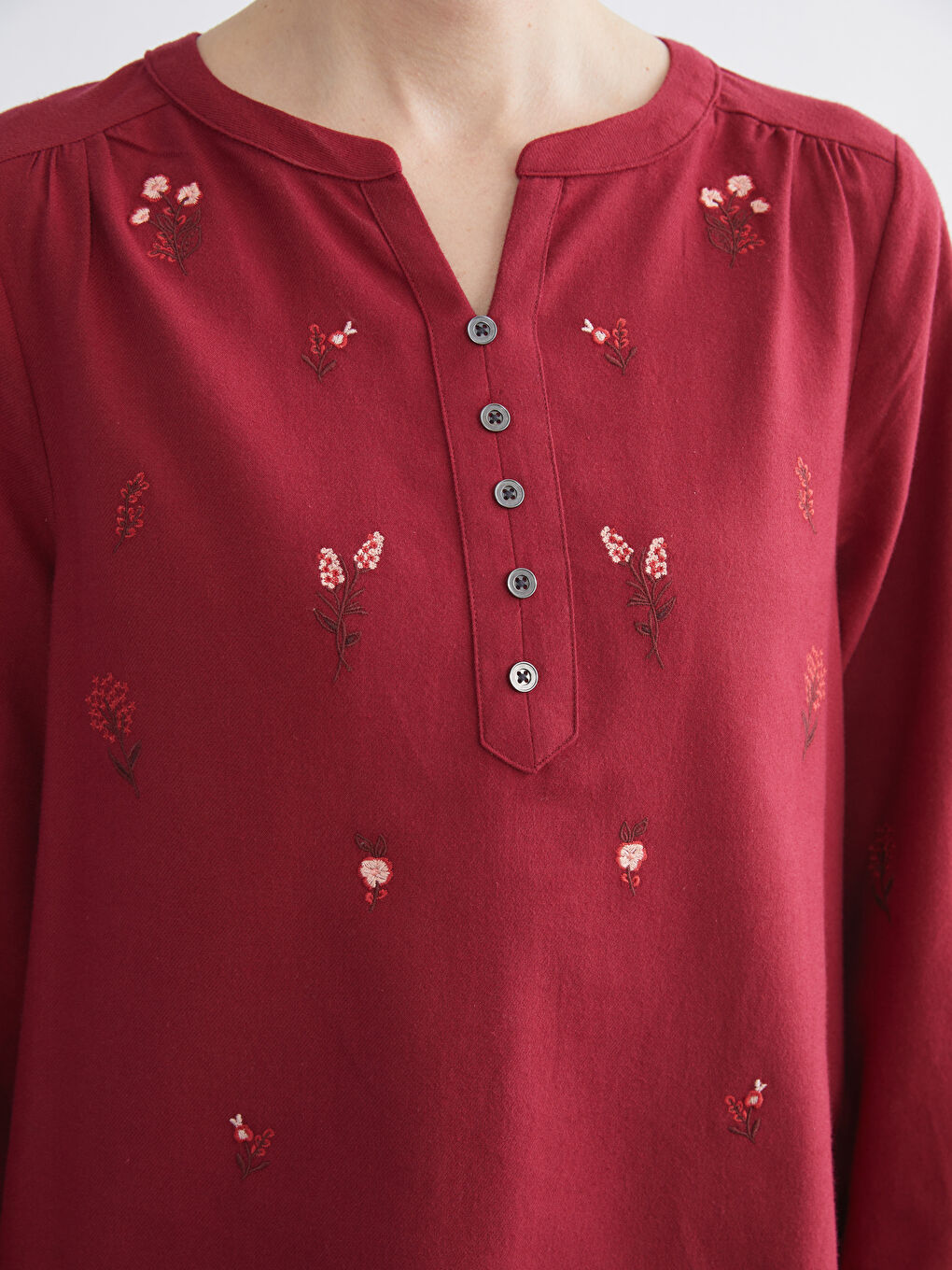 بلوزی یاخە کراوە بە نەخشی گوڵ-2