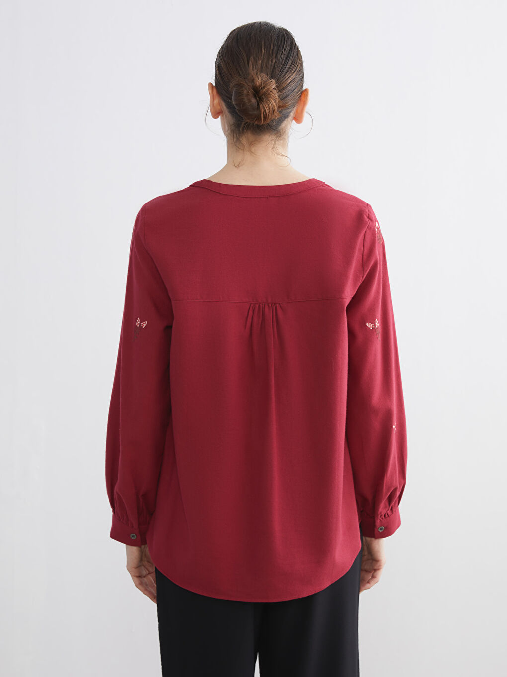 بلوزی یاخە کراوە بە نەخشی گوڵ-3