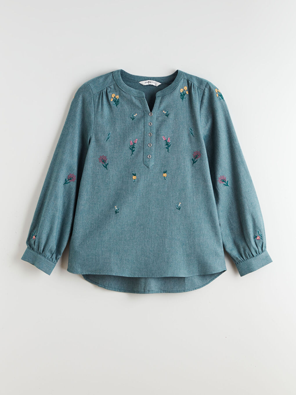 بلوزة بياقة منسدلة مطرزة بالزهور-4