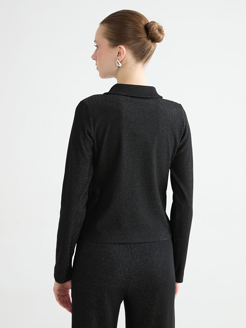 Siyah Polo Yaka Parlak Görünümlü Kadın Hırka-3