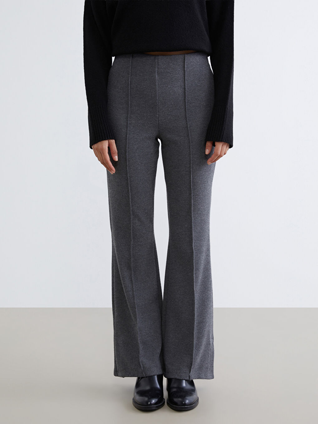 Antrasit Beli Lastikli İspanyol Paça Kadın Pantolon-1