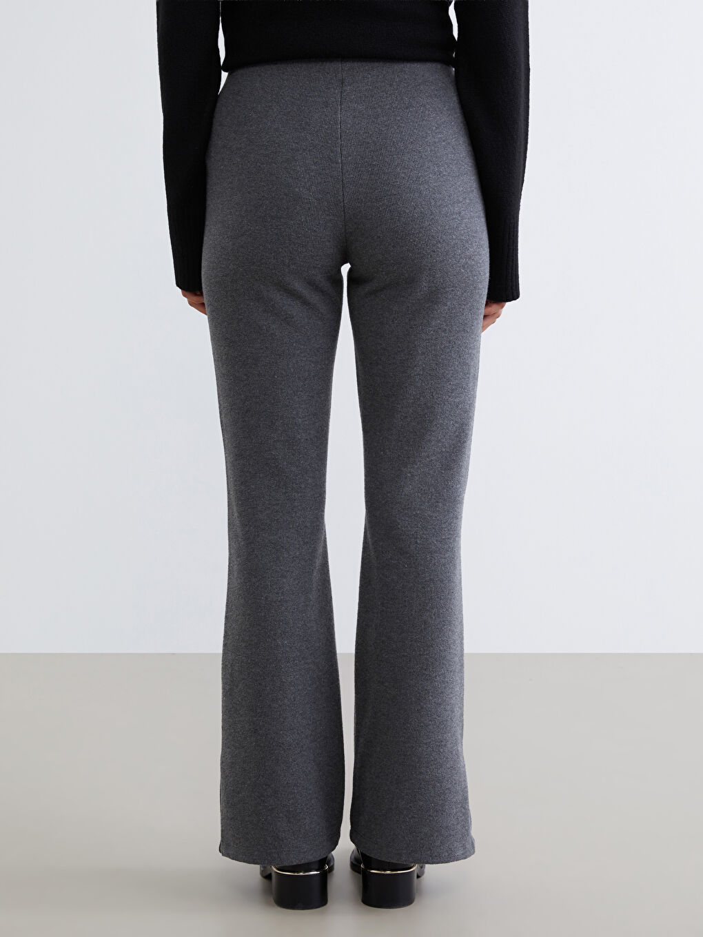 Antrasit Beli Lastikli İspanyol Paça Kadın Pantolon-3