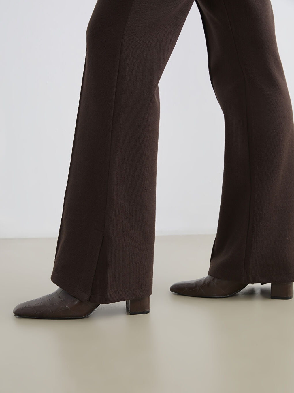 Kahverengi Beli Lastikli İspanyol Paça Kadın Pantolon-2