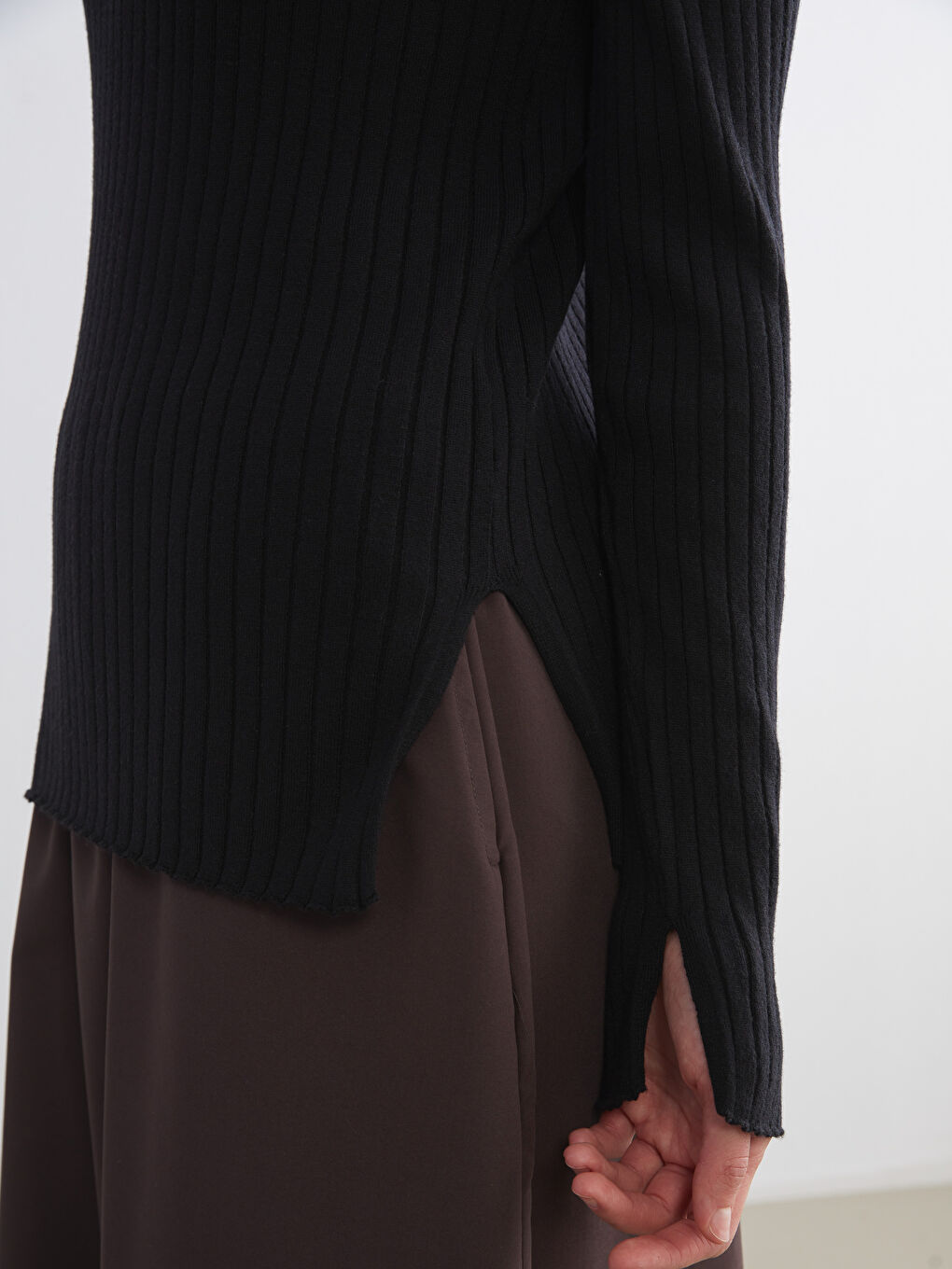 Siyah Yarım Balıkçı Yaka Kadın Triko Kazak-2