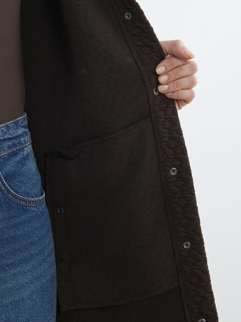 Kahverengi Gömlek Yaka Kendinden Desenli Kadın Ferace-3