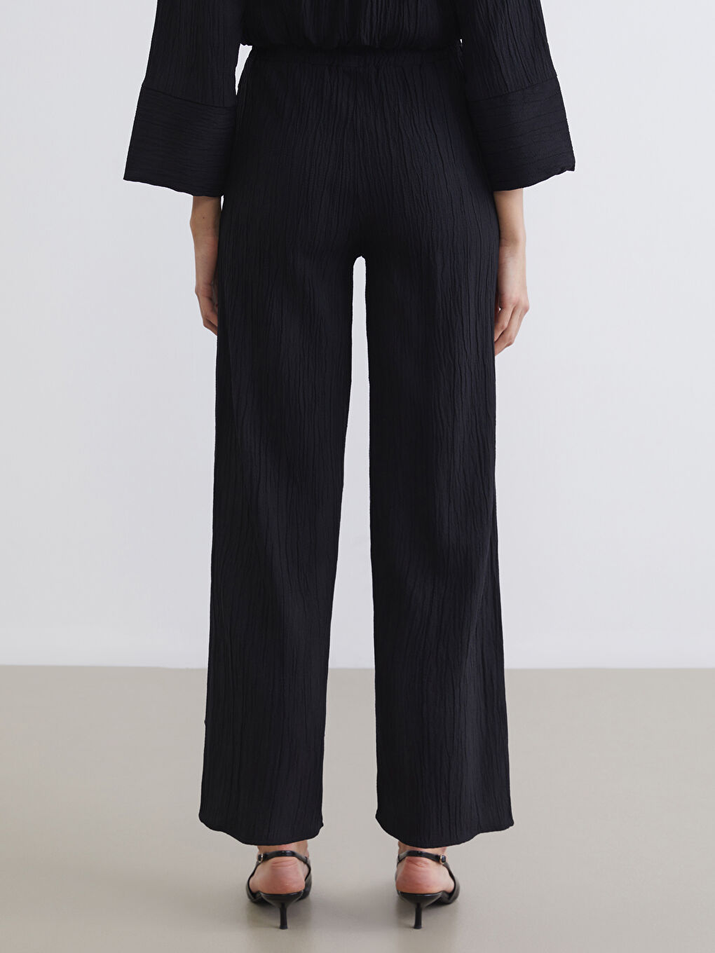 Siyah Beli Lastikli Dokulu Geniş Paça Kadın Pantolon-4