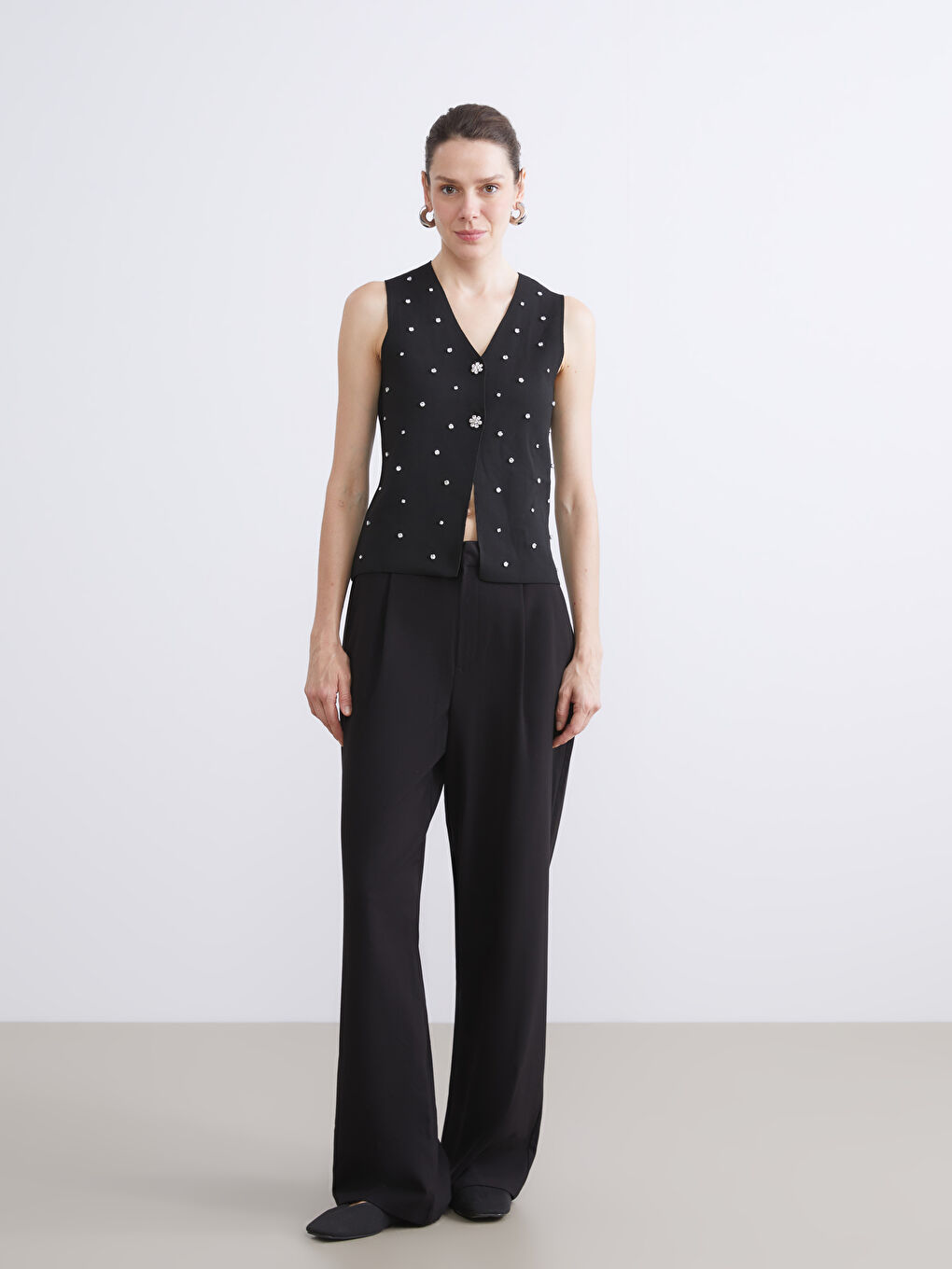 Siyah V Yaka Taşlı Kadın Triko Yelek-1