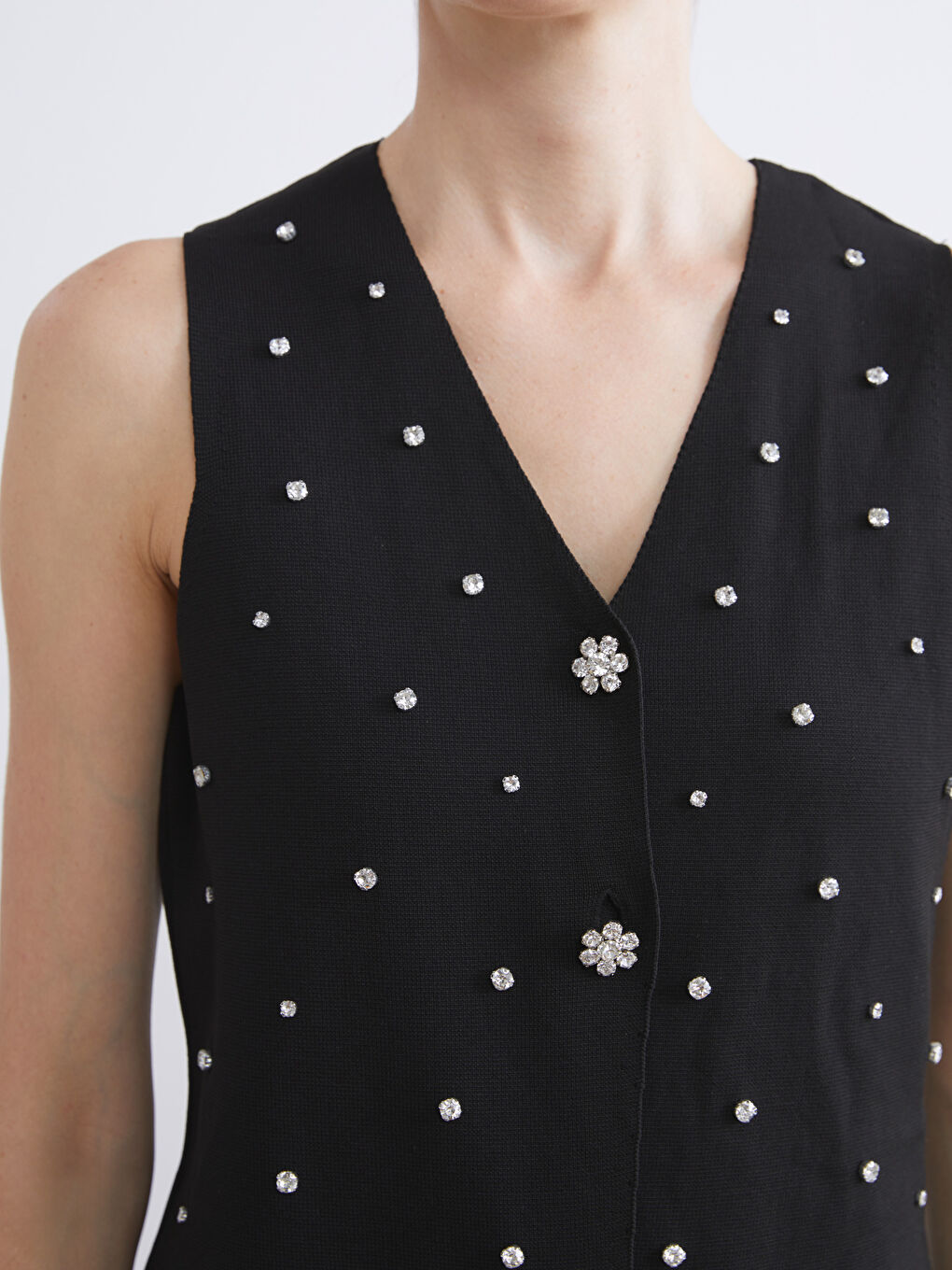 Siyah V Yaka Taşlı Kadın Triko Yelek-2