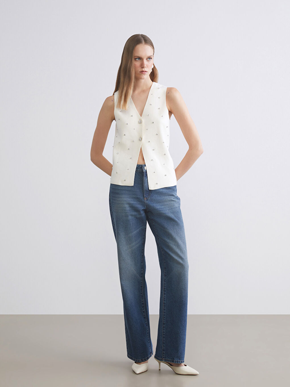 Ekru V Yaka Taşlı Kadın Triko Yelek-1