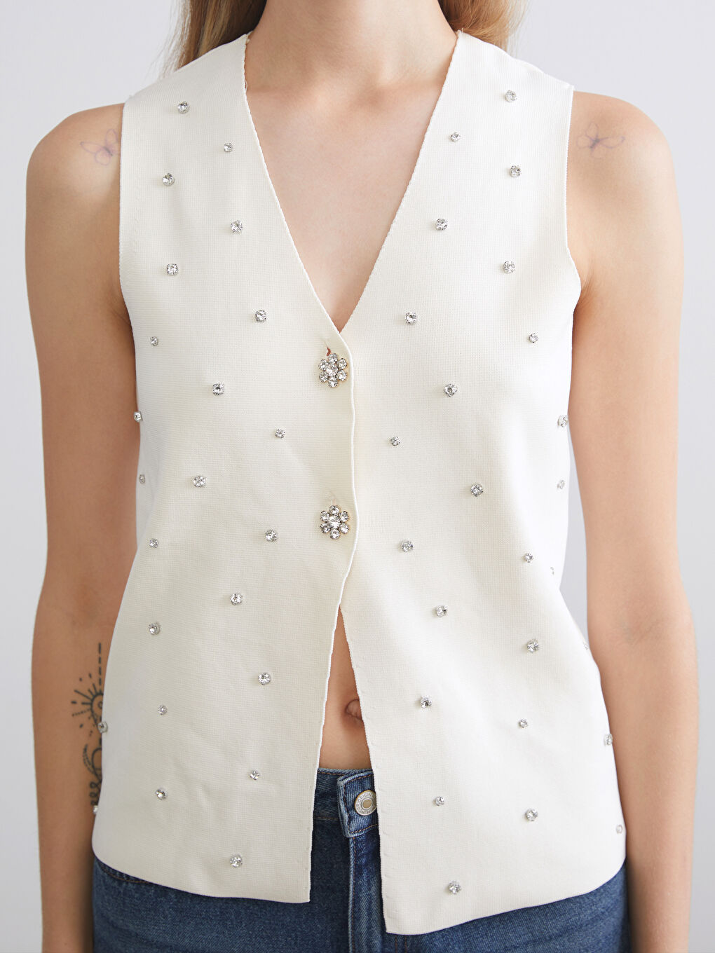 Ekru V Yaka Taşlı Kadın Triko Yelek-2