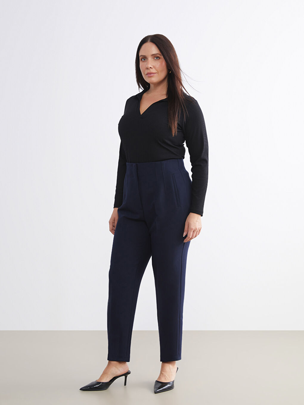 TAMNO PLAVA Pantalone Žena-1