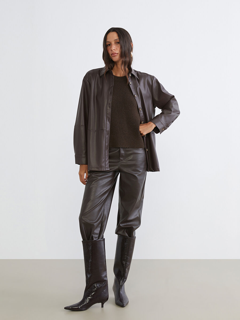 Kahverengi Kadın Deri Görünümlü Gömlek Ceket-1