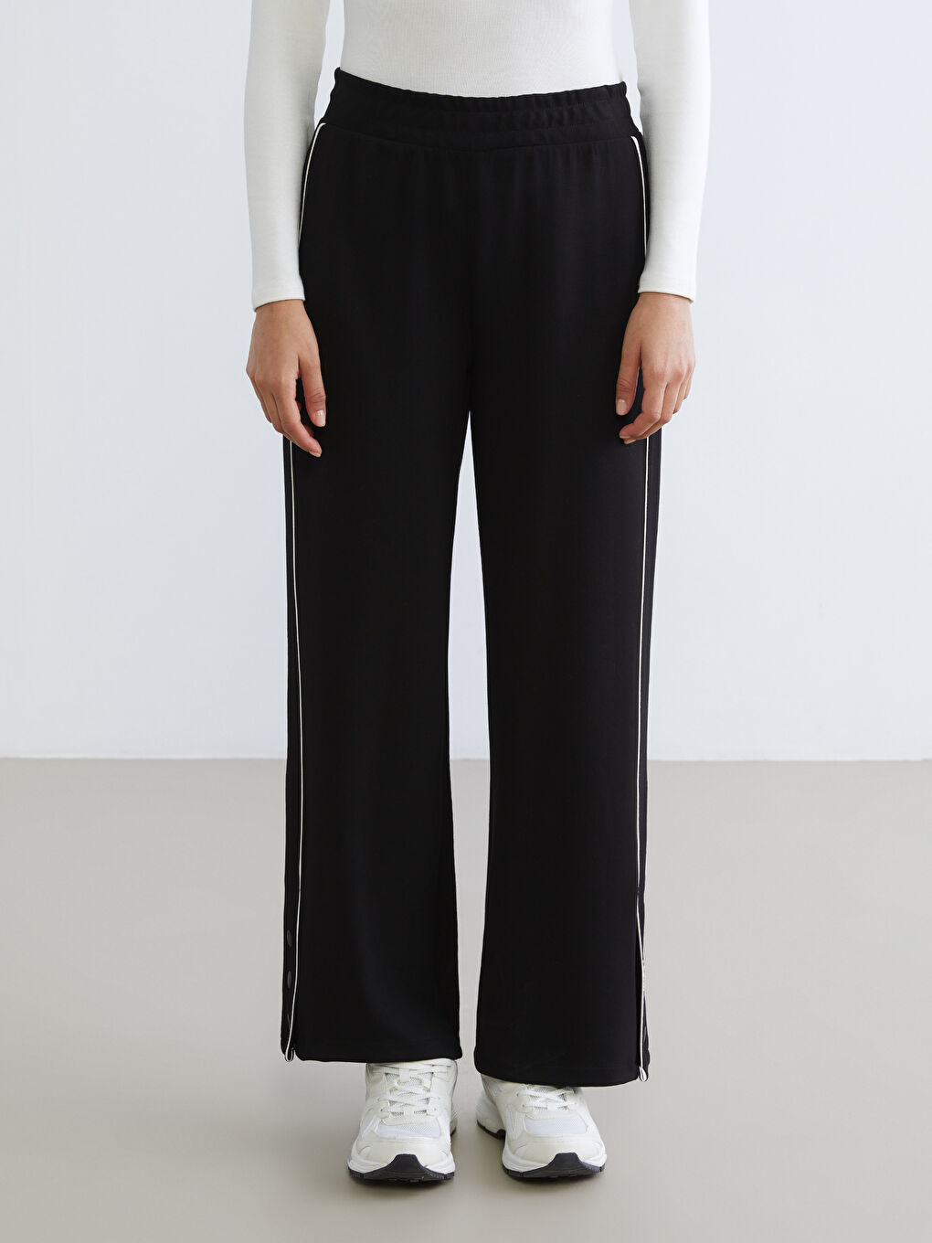 Siyah Beli Lastikli Kadın Eşofman Altı-1