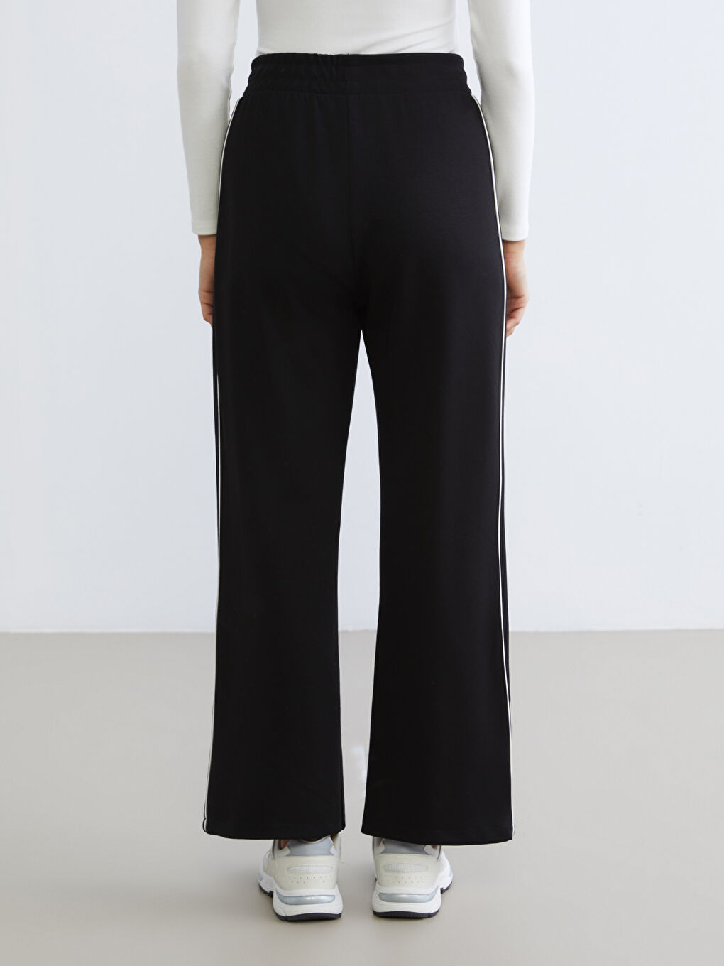 Siyah Beli Lastikli Kadın Eşofman Altı-3