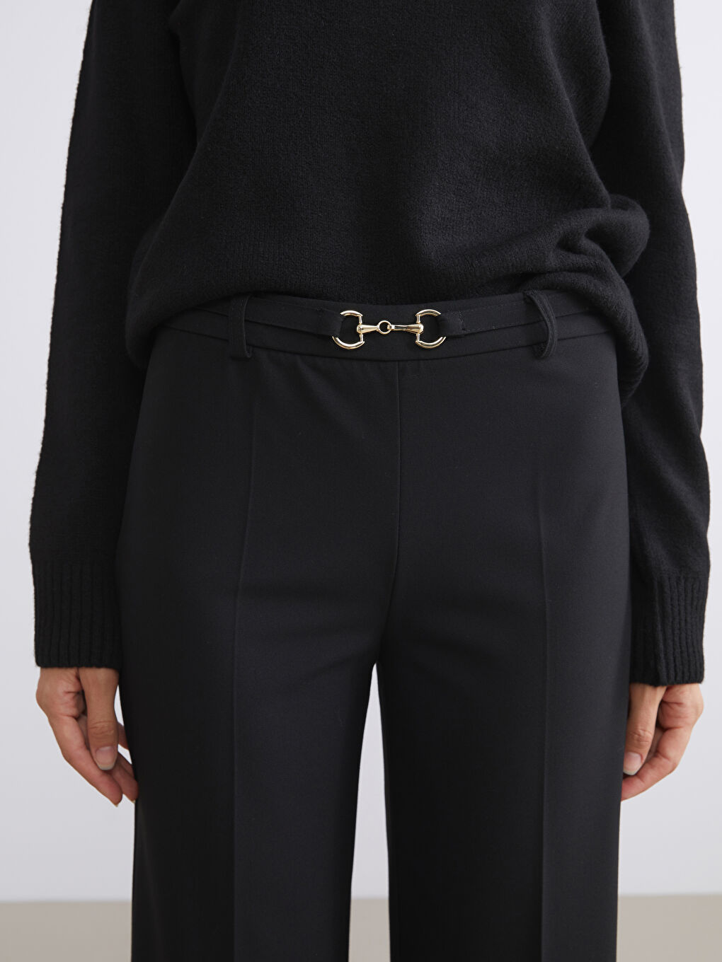 Siyah Beli Kemerli Geniş Paça Kadın Pantolon-5