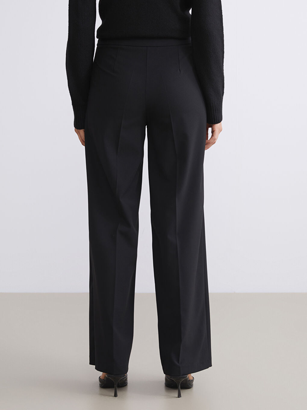 Siyah Beli Kemerli Geniş Paça Kadın Pantolon-7