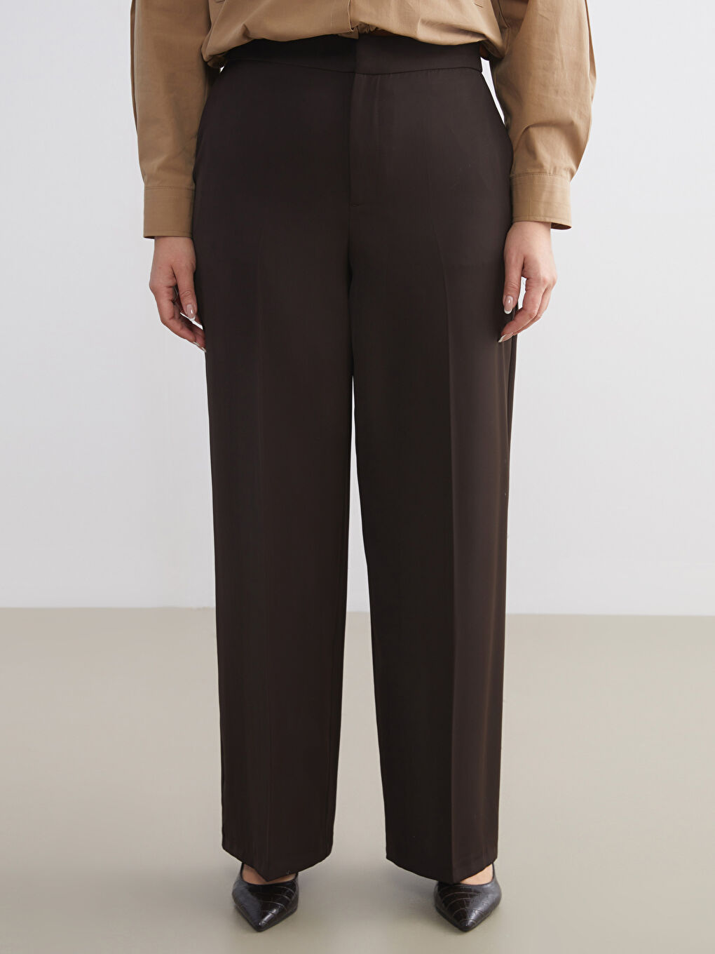 Kahverengi Standart Fit İspanyol Paça Kadın Pantolon-5