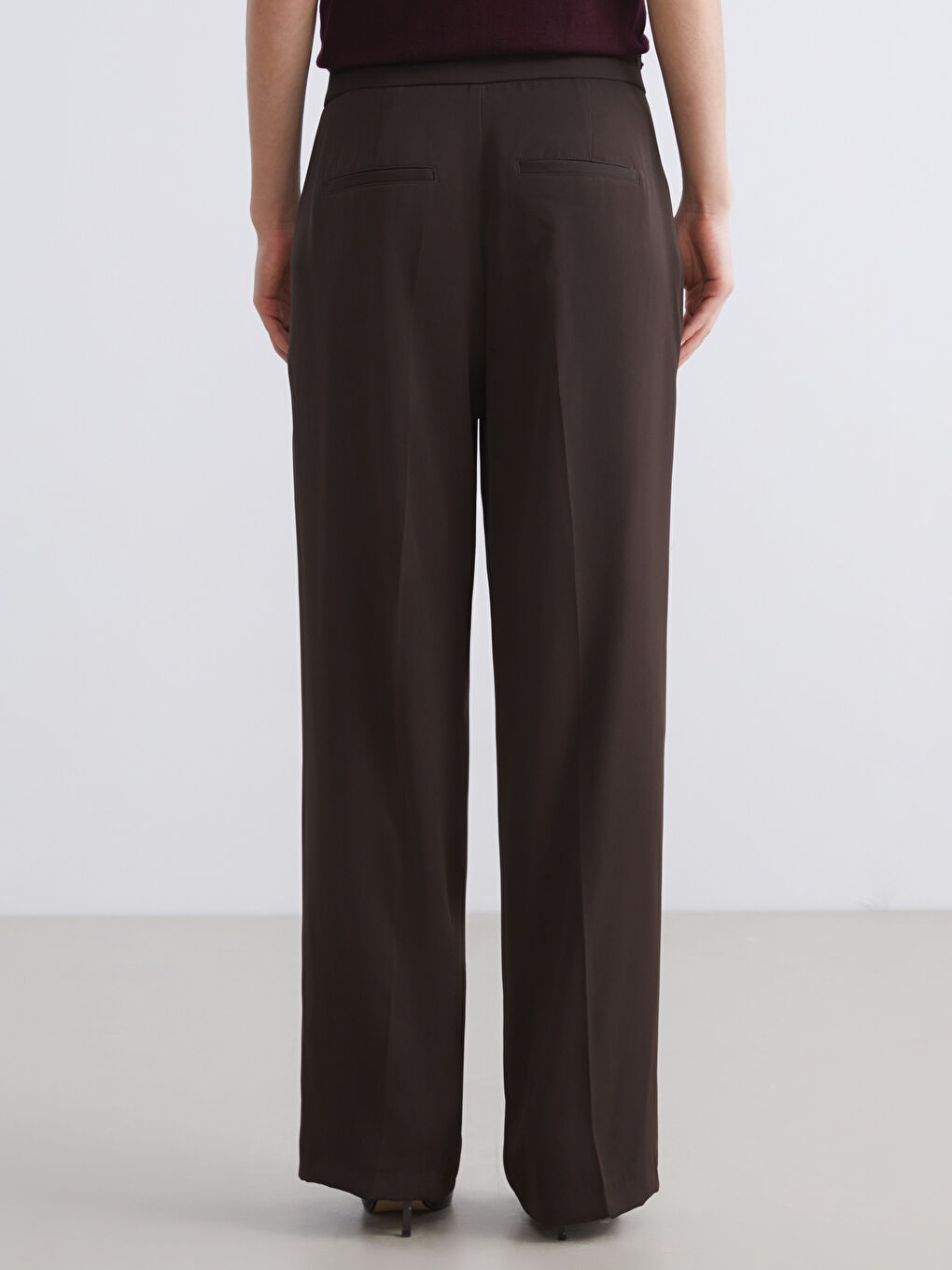 Kahverengi Standart Fit İspanyol Paça Kadın Pantolon-4