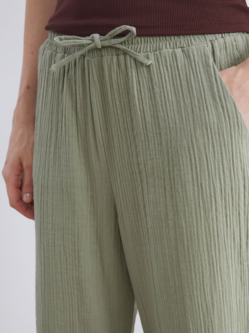 Haki Beli Lastikli Dokulu Kadın Pantolon-2