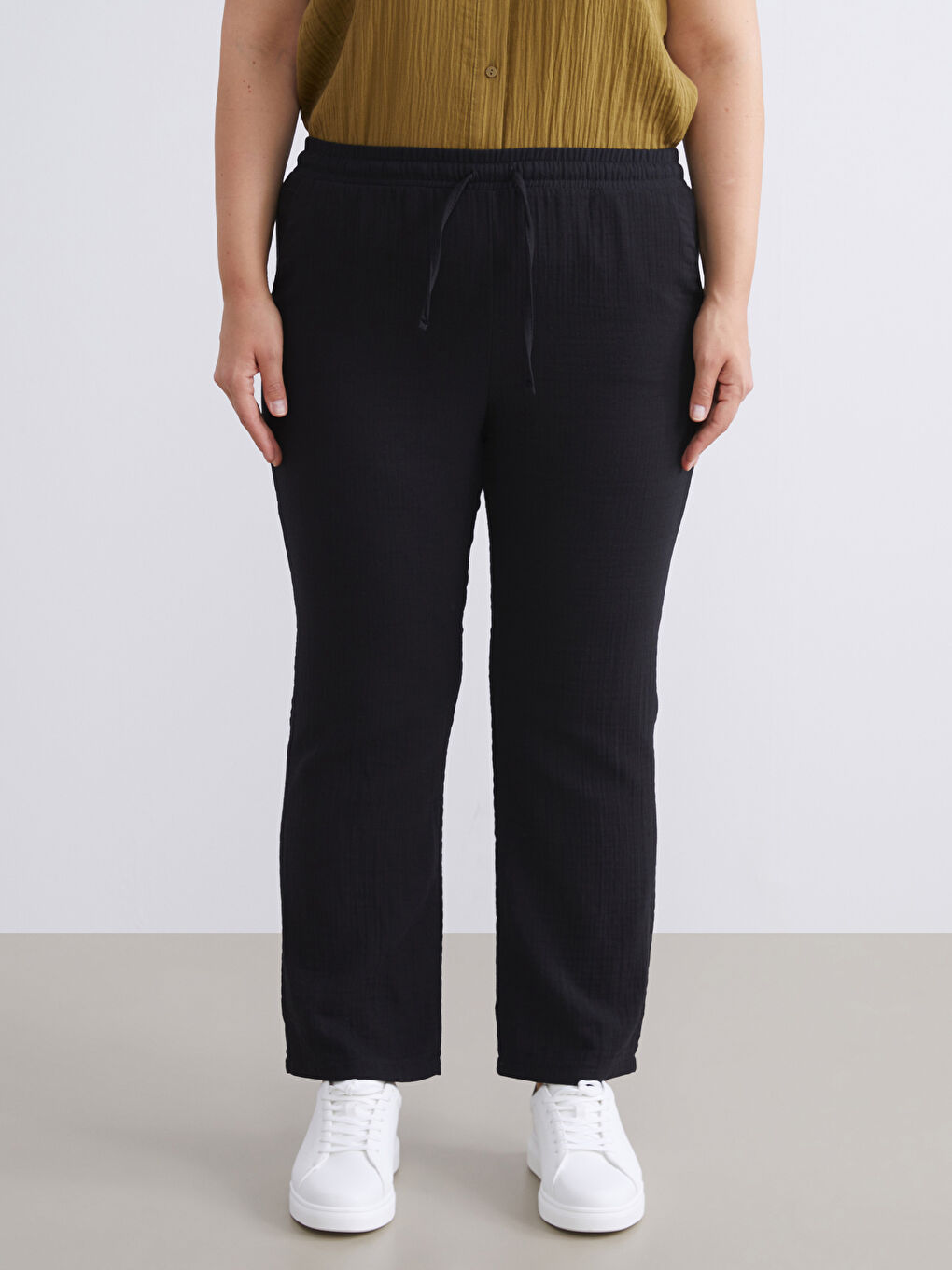 Siyah Beli Lastikli Dokulu Kadın Pantolon-5