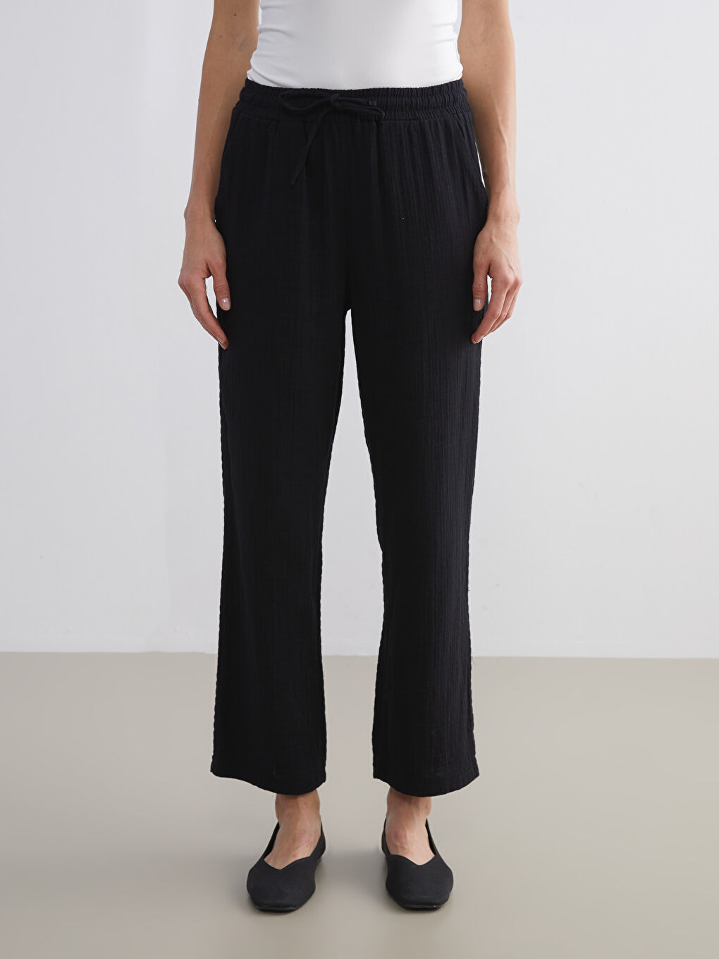 Siyah Beli Lastikli Dokulu Kadın Pantolon-2