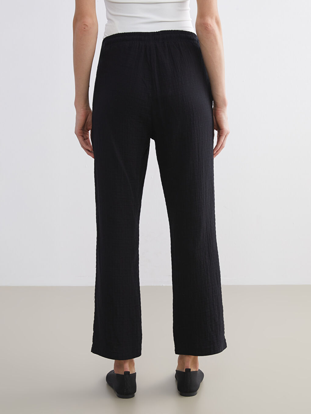 Siyah Beli Lastikli Dokulu Kadın Pantolon-4