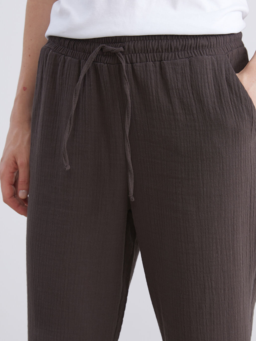 Kahverengi Beli Lastikli Dokulu Kadın Pantolon-3