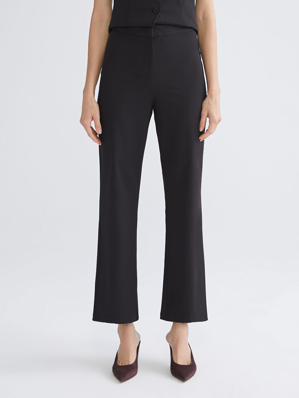 Siyah Dar Fit İspanyol Paça Kadın Pantolon-1