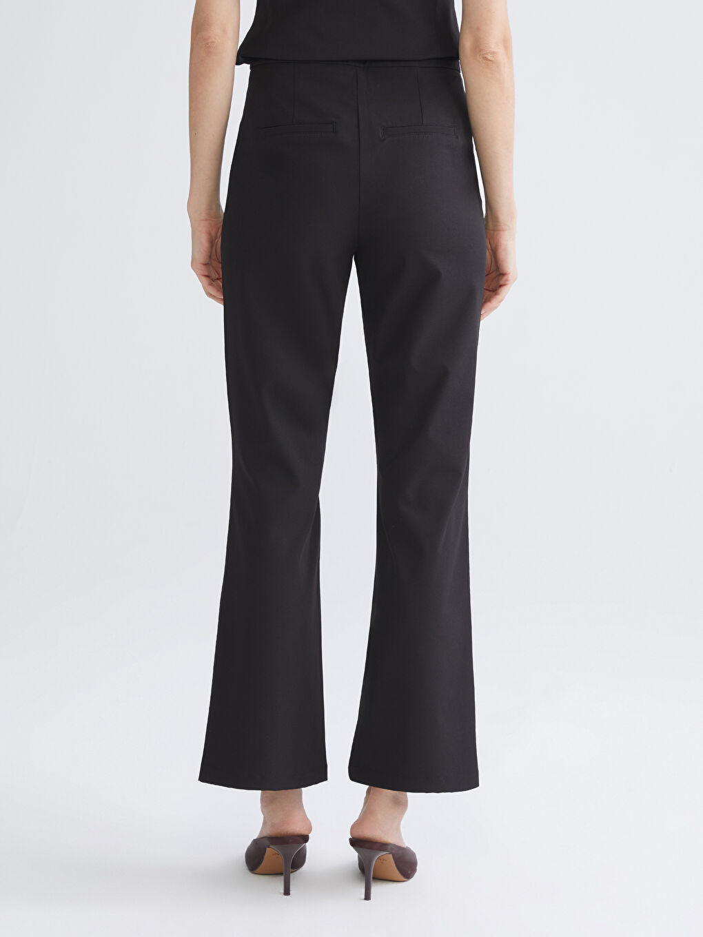 Siyah Dar Fit İspanyol Paça Kadın Pantolon-3