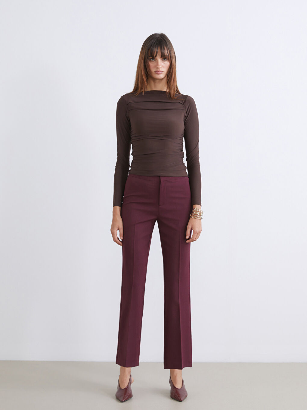 Kahverengi Kayık Yaka Büzgülü Bluz-1