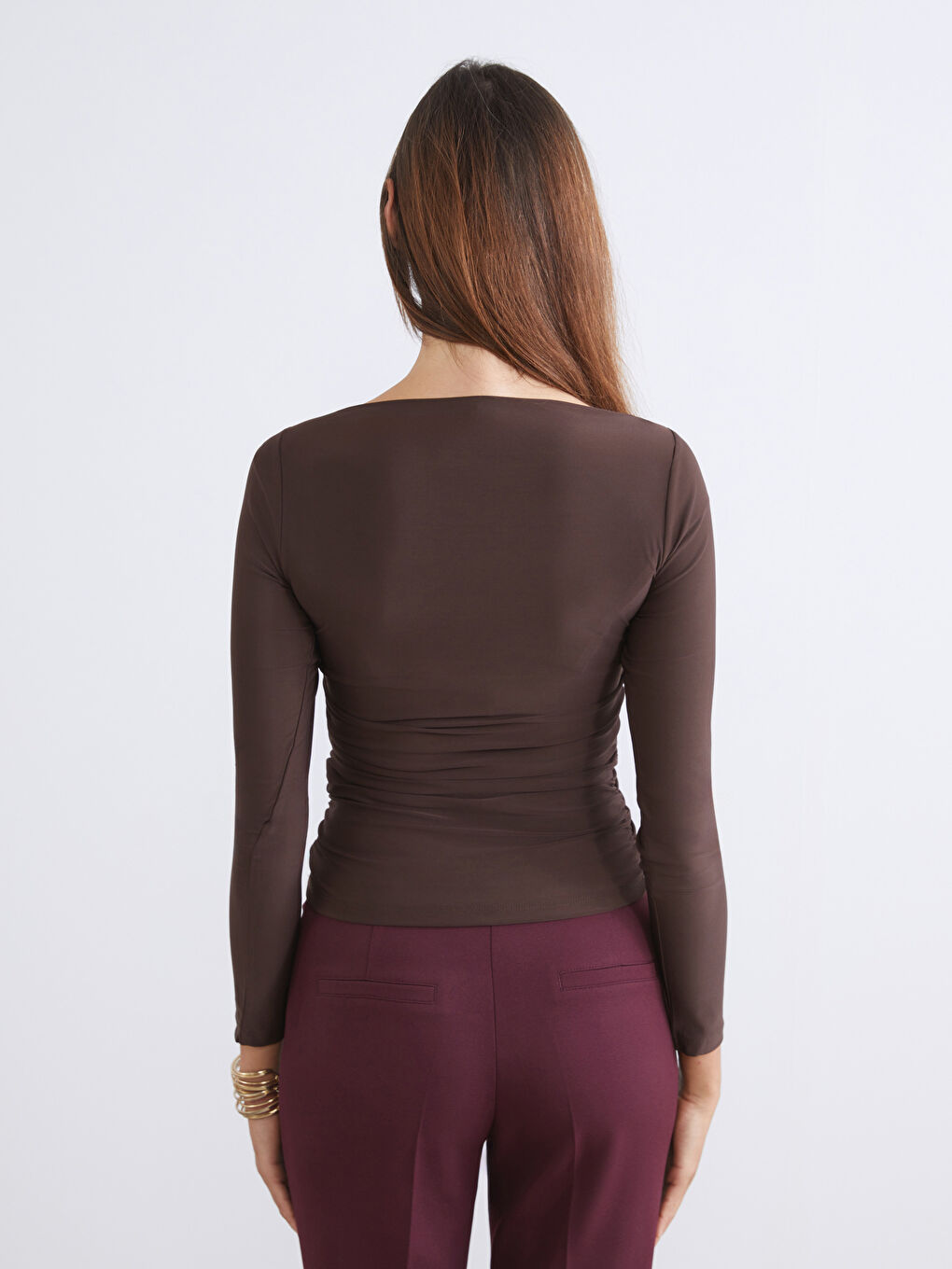 Kahverengi Kayık Yaka Büzgülü Bluz-3