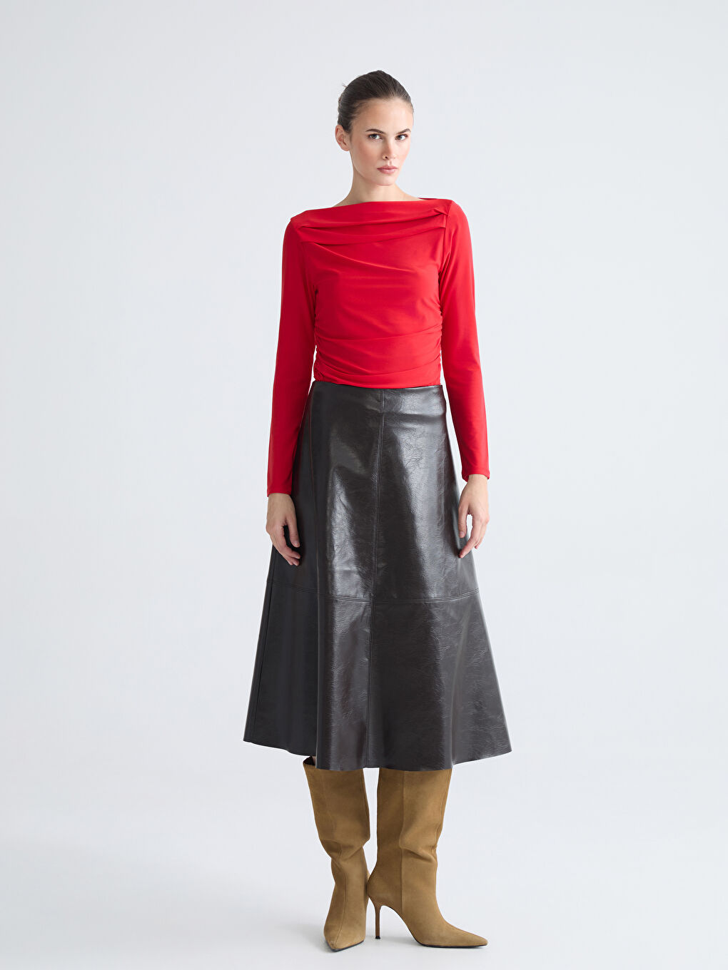 Қиғаш мойын жиырылған блузка-1