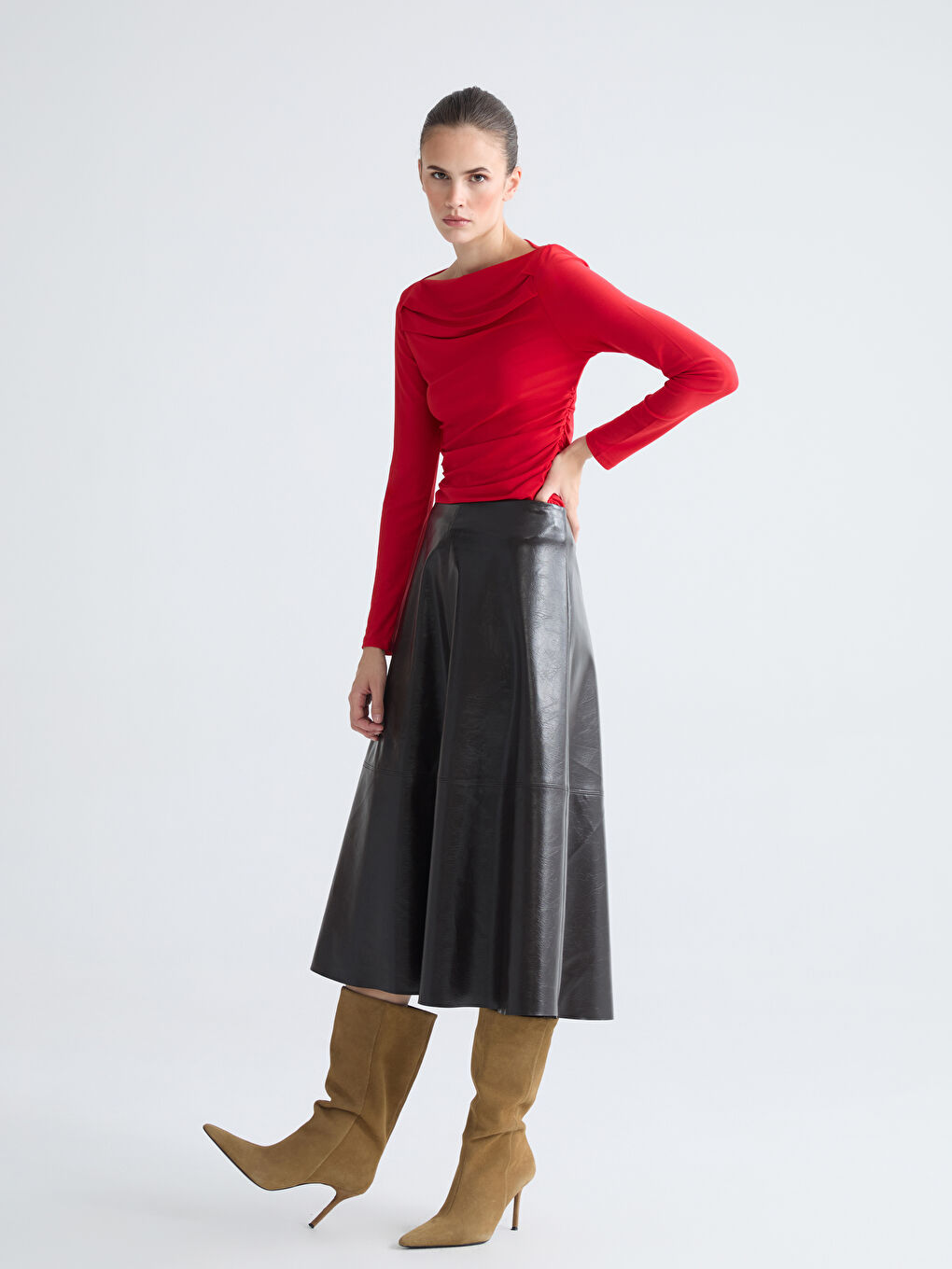 Қиғаш мойын жиырылған блузка-2