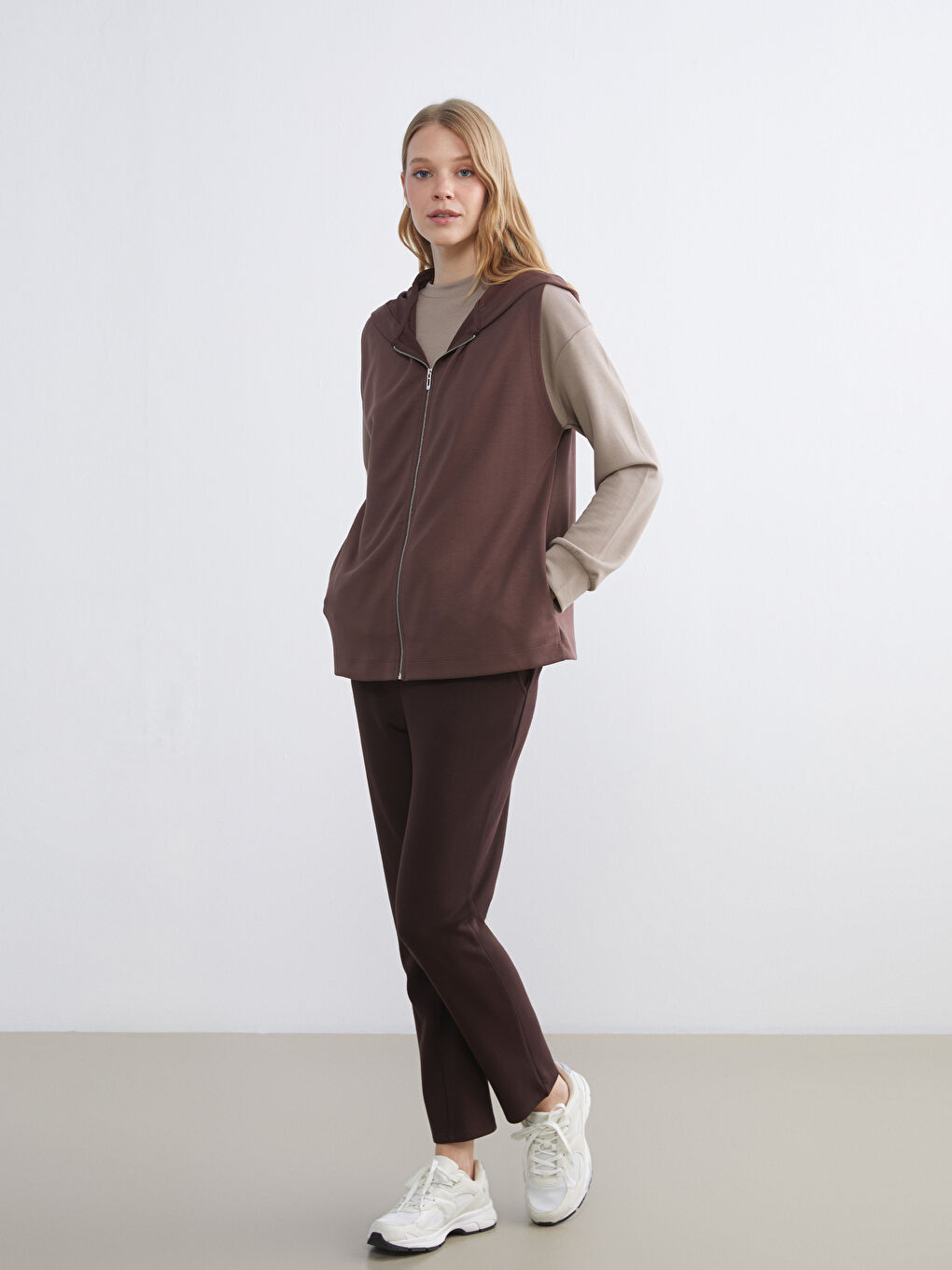 Kahverengi Kapüşonlu Kadın Yelek-1