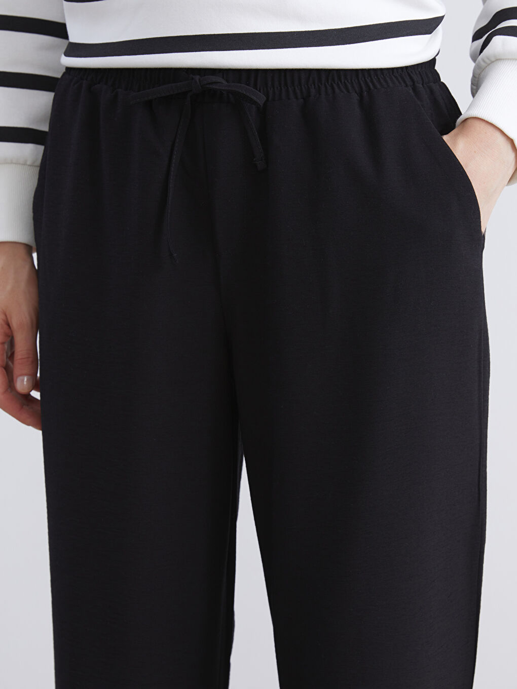 Siyah Beli Lastikli Geniş Paça Kadın Pantolon-3