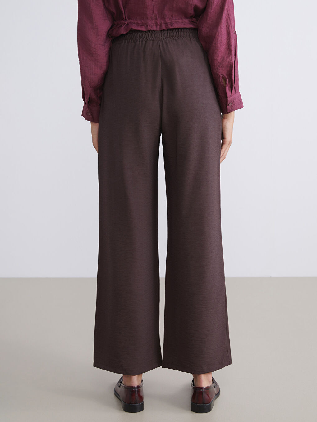 Kahverengi Beli Lastikli Geniş Paça Kadın Pantolon-3